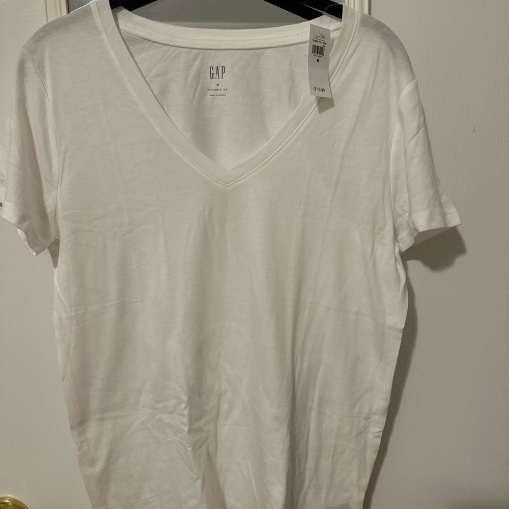 GAP Women's Classic White V-Neck Tee